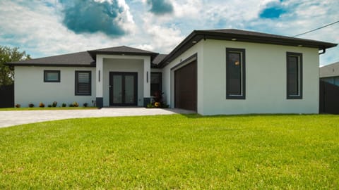 Corallo House - Heated Pool Haus in Cape Coral