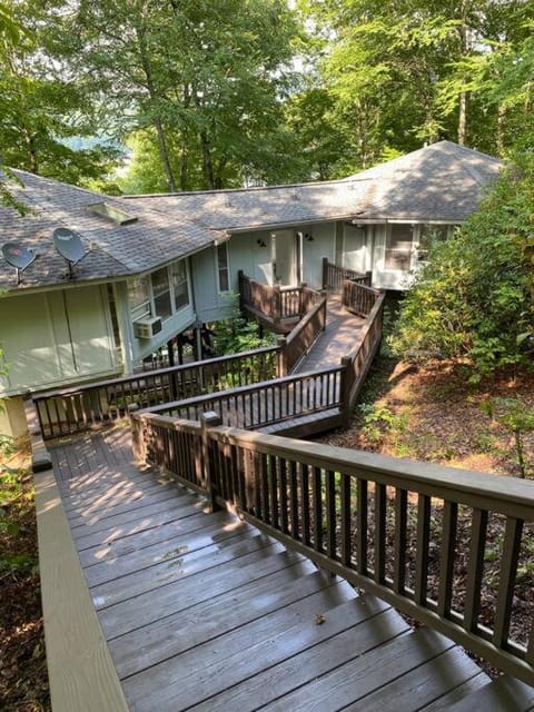 Lake Nantahala Treehouse Casa in Nantahala Lake