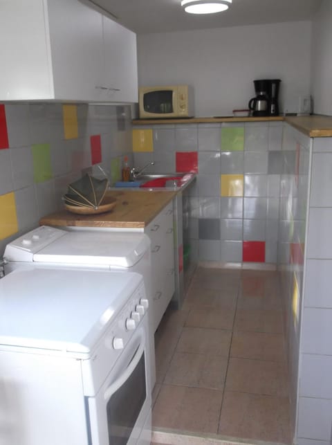 Kitchen or kitchenette, minibar, pet friendly, stove