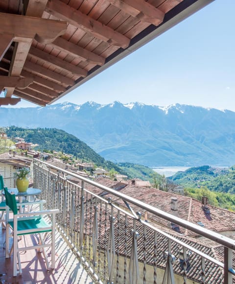 Balcony/Terrace, Mountain view