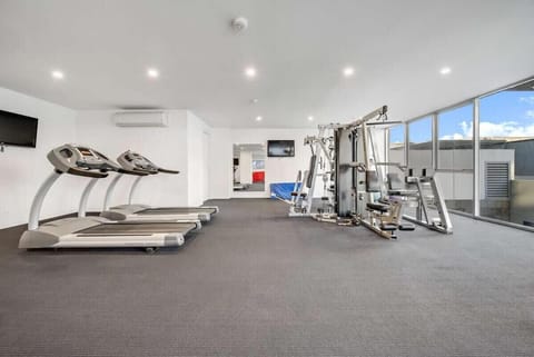 Canberra Lakefront 2-Bed with Pool, Gym & Parking Condominio in Canberra