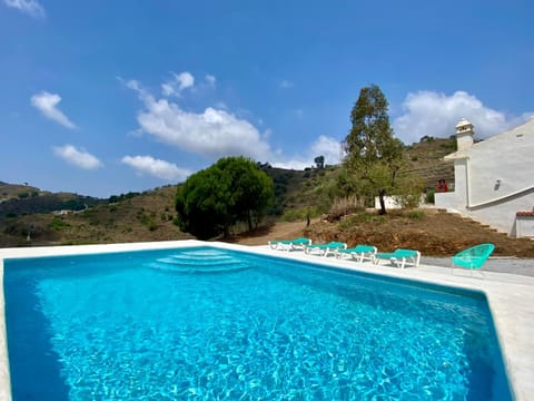 Mountain view, Pool view, Swimming pool, sunbed