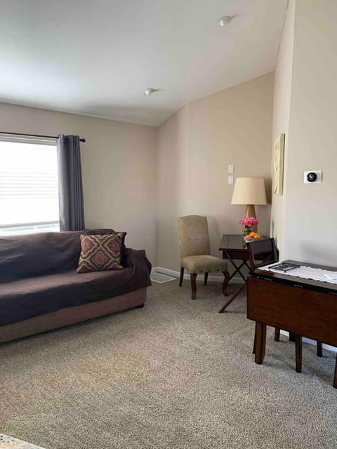 Cozy Guesthouse- Individual Unit Private & Relaxing Condo in Concord