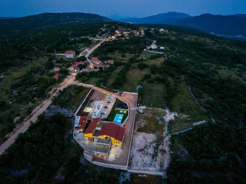 Property building, Neighbourhood, Natural landscape, Bird's eye view, Mountain view