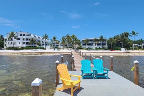 Islamorada Modern Penthouse with Private Beach Villa in Upper Matecumbe Key