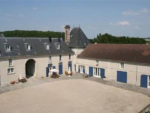 Charming Romantic Tower in Chateau Estate House in Île-de-France