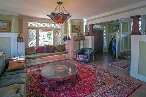 Artistic Craftsman Charm - DTLA-Pasadena-Hollywood Villa in Eagle Rock