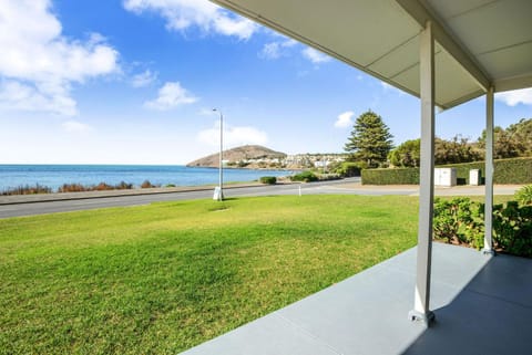 Battye Cottage Beautiful Sea Views All Year Round House in Encounter Bay