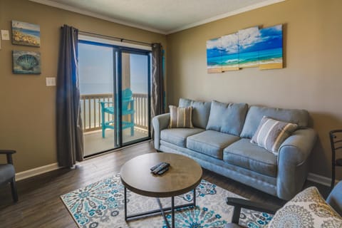 North Topsail Beach Vacation Rental with Balcony! Copropriété in North Topsail Beach