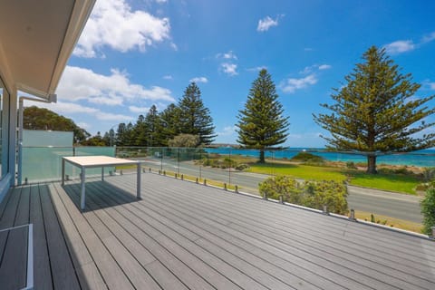 Beachfront Great for the Family House in Victor Harbor