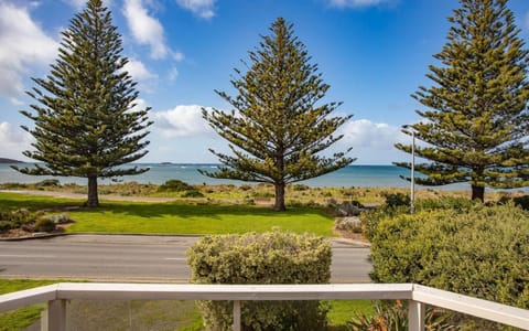 Beachfront Great for the Family Casa in Victor Harbor