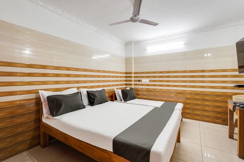 OYO Sharmila Guest House Hotel in Puducherry