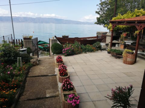 Blue Bay Guest House Bed and Breakfast in Municipality of Ohrid, North Macedonia