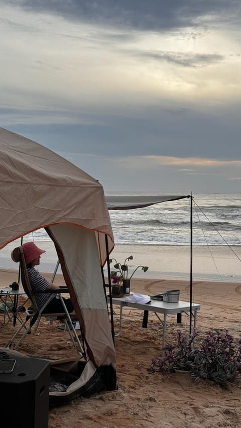 Dining area, Beach