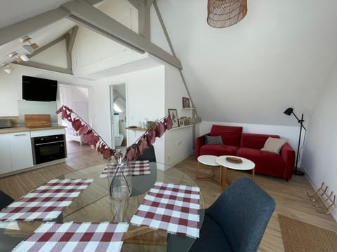 Living room, Seating area, Dining area