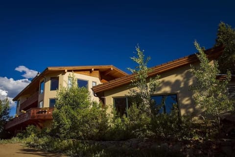 H7 at Hope Mountain -- 6-Bedroom Retreat Home at Allenspark Colorado home Casa in Allenspark