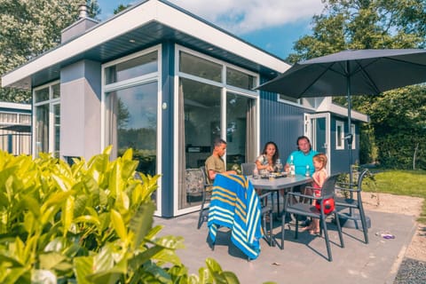 Property building, Day, Guests