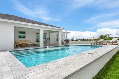 Brand New Home, Heated Pool, Sleeps 8 - Villa Kayo Kosta - Roelens Vacations Haus in Cape Coral