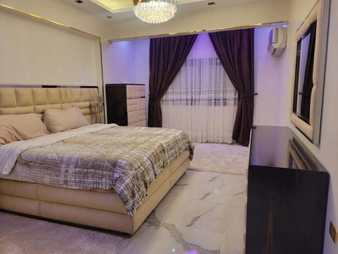 New Cairo's King Bed Gem Dream Stay #6 Apartment in New Cairo City