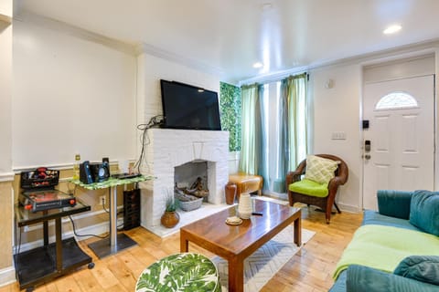 Quirky Baltimore Townhome about 2 Mi to Inner Harbor Casa in Baltimore