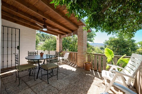 Property building, Balcony/Terrace, Living room