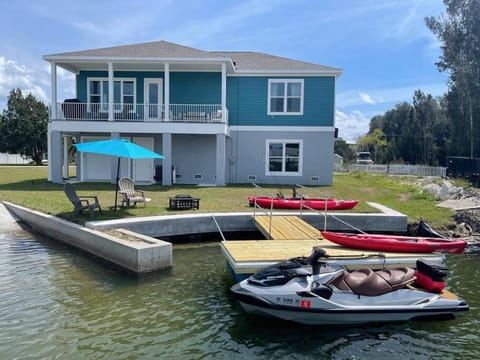 FISH HAVEN-NEW Gulf Home w/ Elev, Boat Ramp,Kayaks,Paddleboards and more! House in Hudson