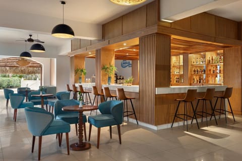 Lounge or bar, Seating area, Drinks