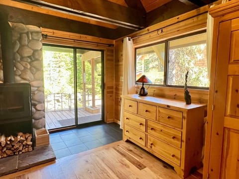 Camp Creek Hideaway Modern Cascades Haven for 12 House in Clackamas County