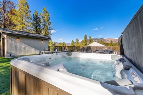 360 Rooftop Views, New Build, Hottub, Mtn Luxury Casa in Flagstaff