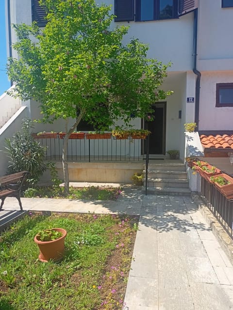 Property building, Spring, Garden