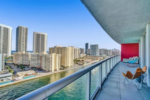 Gorgeous 4 BDRM Condo Stunning Views Beach Access Apartment in Hallandale Beach