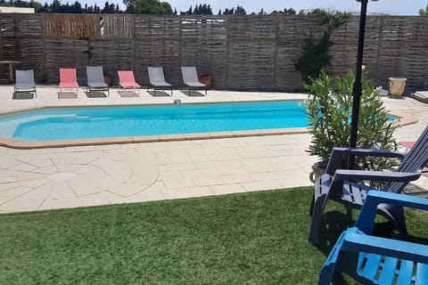 Villa l'ESTEL en campagne avec piscine aux portes de la Camargue et des Alpilles House in Tarascon