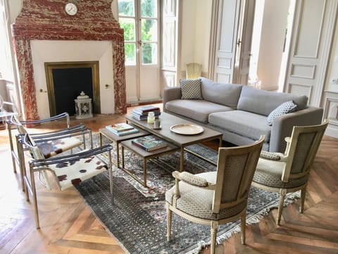 Beau château dans le Cantal au coeur du Pays Vert Villa in Aurillac