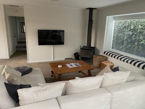 Frankton Favourite - Queenstown Holiday Home House in Queenstown
