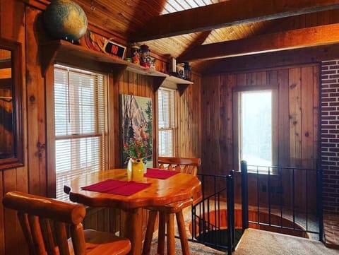 Eagle Crest cabin, White river view with hottub Chalé in Eureka Springs