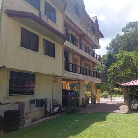 Malbros guest house Condo in Baguio
