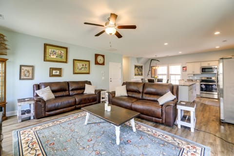 Holly Ridge Vacation Rental about 5 Mi to Beach Haus in North Topsail Beach