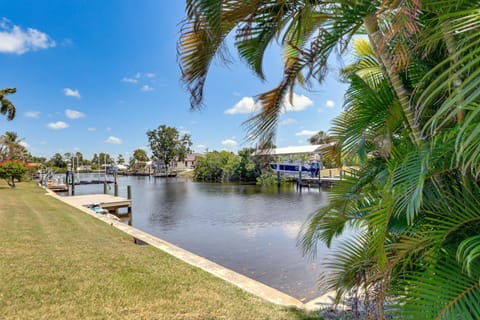 Canal-Front Gulf Coast Home about 3 Mi to Local Beach! Maison in Port Charlotte