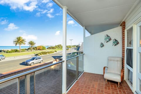 Beautiful Beach Front Townhouse Casa in Victor Harbor