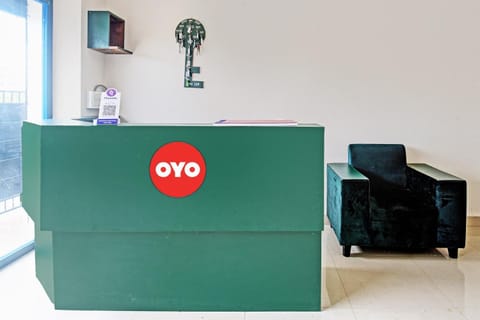 OYO Flagship Night Quine Guest House Hotel in Kolkata