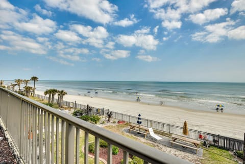 Daytona Beach Vacation Rental with Pool Access Appartamento in Daytona Beach Shores