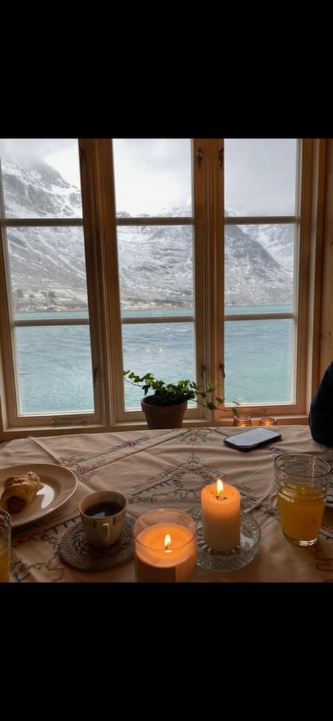 Rorbu Vestersia i Skjelfjord House in Lofoten