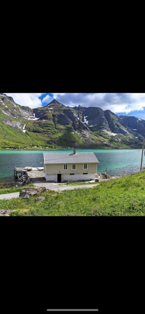 Rorbu Vestersia i Skjelfjord House in Lofoten