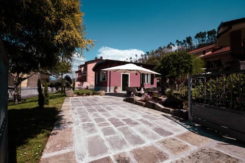 Property building, Day, Garden, Garden view, Street view