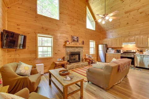 Secluded Cross Creek Cabin with Deck and Fire Pit! House in Union County
