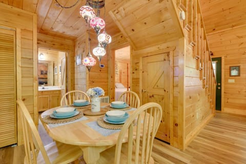 Secluded Cross Creek Cabin with Deck and Fire Pit! House in Union County