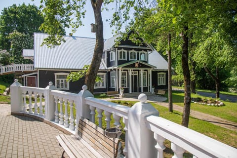 Property building, Day, Natural landscape, Garden, Garden view