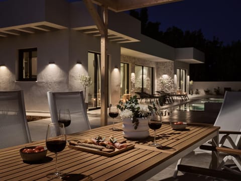 Night, Dining area, Food