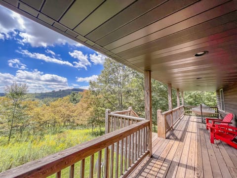 Modern Cabin with Hot Tub and Fire Pit Villa in Garrett County