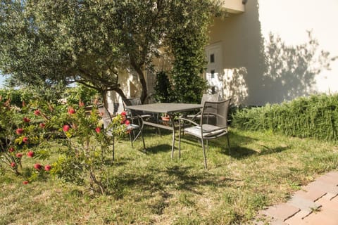 Garden, Seating area, Garden view, Inner courtyard view